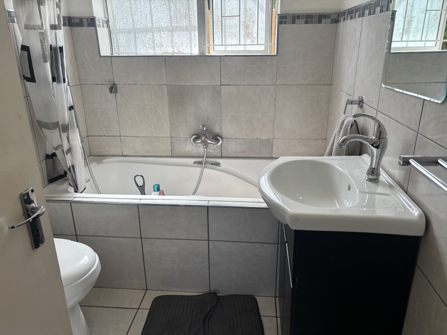 2 Bedroom Property for Sale in Glenwood Western Cape